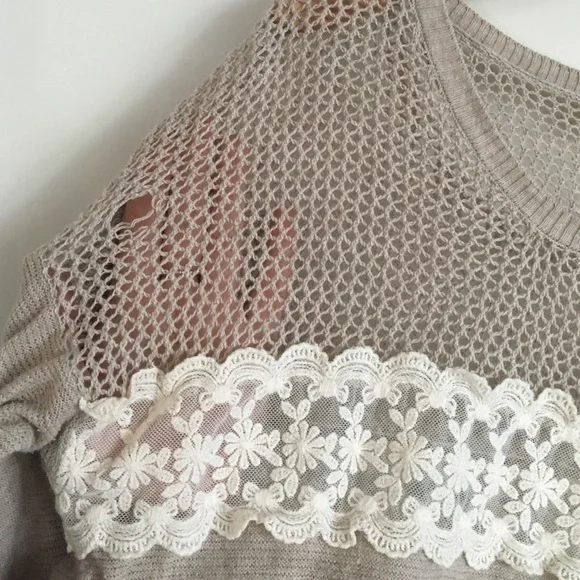 Assorted knit sweater. - Picture 3 of 3